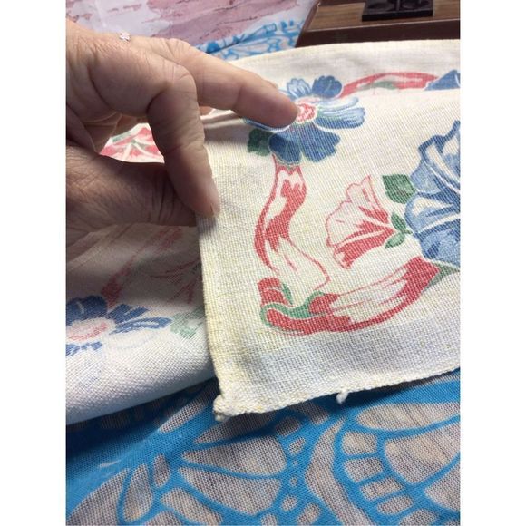 Vintage Linen Table Cover Red & Blue Floral 13.5” x 30” Mid Century - Picture 8 of 15
